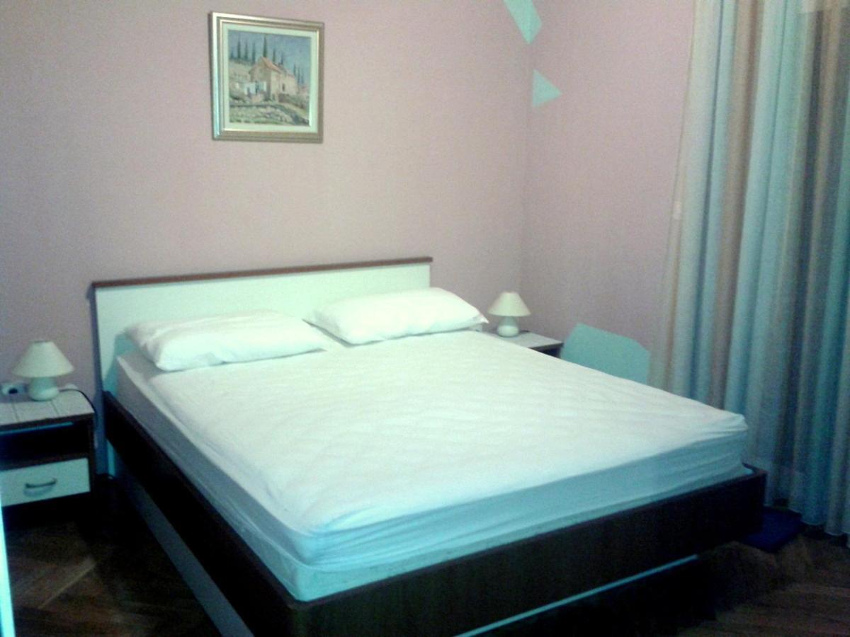 Bubi Hvar Apartments 1 フヴァル エクステリア 写真