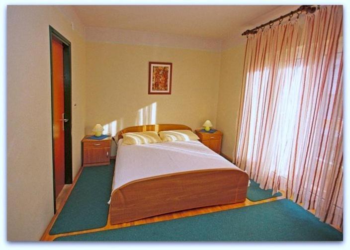 Bubi Hvar Apartments 1 フヴァル エクステリア 写真