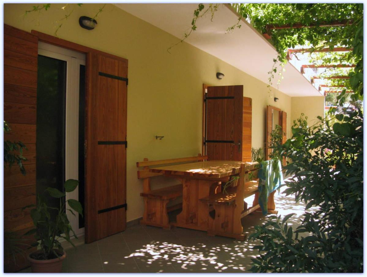 Bubi Hvar Apartments 1 フヴァル エクステリア 写真